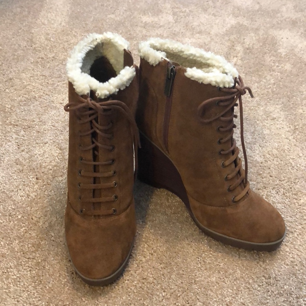 ❤️💕 HOST PICK ❤️💕 New JS Brown Suede Bootie.